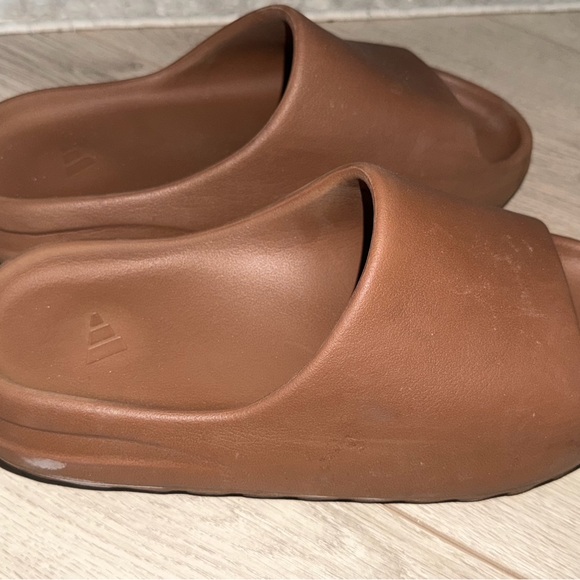 Yeezy Adidas Brown Slides